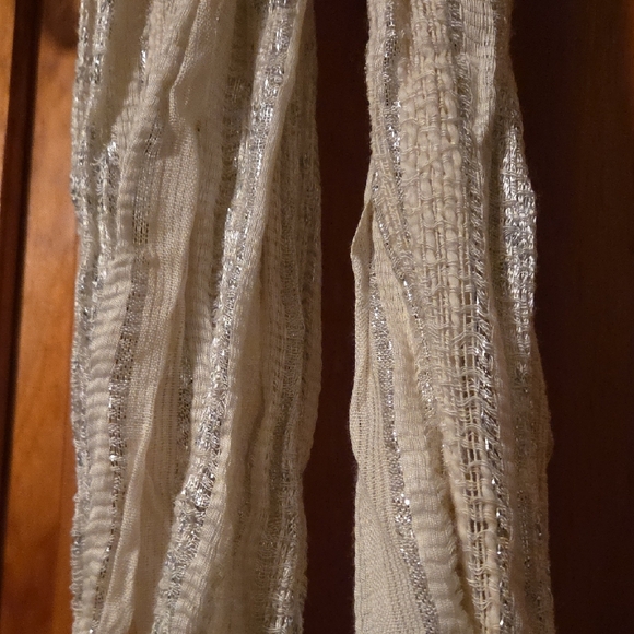 Chic White Infinity Scarf - Picture 4 of 5